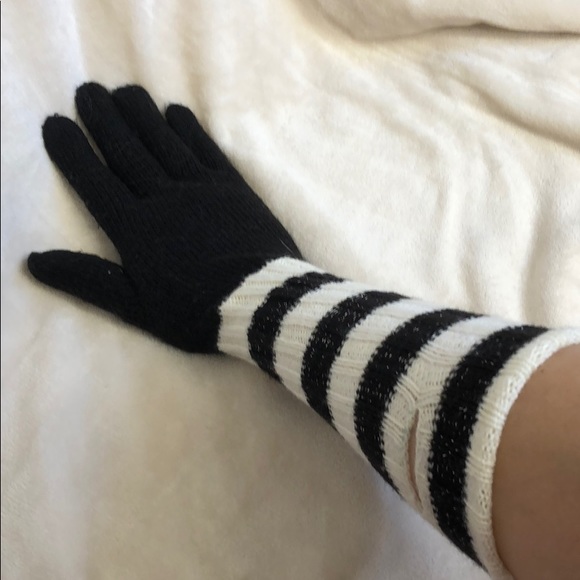 Bebe beanie, gloves, & scarf - Picture 4 of 7